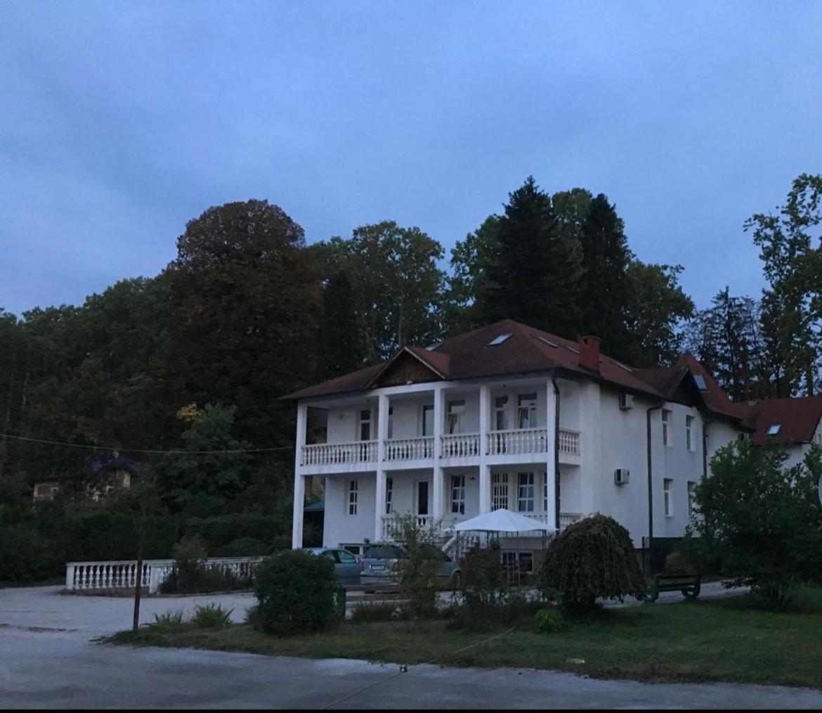 Velika Aleja Villa *